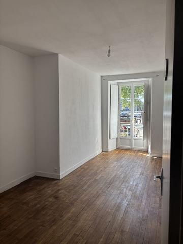 BEL APPARTEMENT DE TYPE 5/6 DE 122 M2 AVEC VUE SUR LE PORT ET GA , Vannes