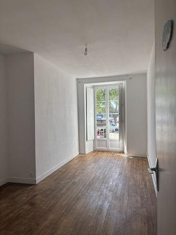 BEL APPARTEMENT DE TYPE 5/6 DE 122 M2 AVEC VUE SUR LE PORT ET GA , Vannes