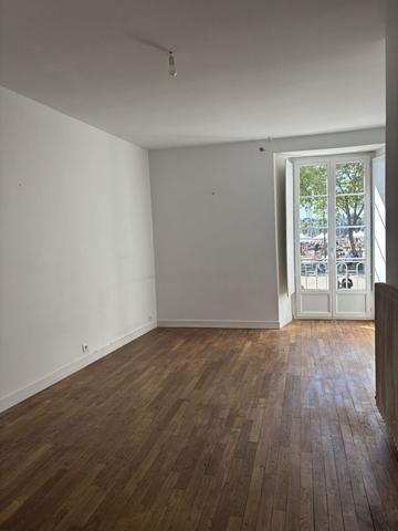 BEL APPARTEMENT DE TYPE 5/6 DE 122 M2 AVEC VUE SUR LE PORT ET GA , Vannes