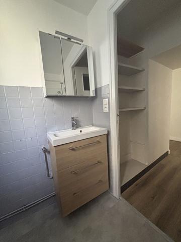 BEL APPARTEMENT DE TYPE 5/6 DE 122 M2 AVEC VUE SUR LE PORT ET GA , Vannes