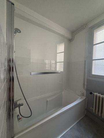 BEL APPARTEMENT DE TYPE 5/6 DE 122 M2 AVEC VUE SUR LE PORT ET GA , Vannes