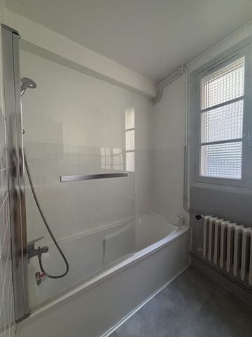 BEL APPARTEMENT DE TYPE 5/6 DE 122 M2 AVEC VUE SUR LE PORT ET GA , Vannes