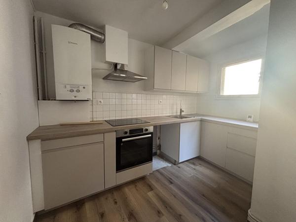 BEL APPARTEMENT DE TYPE 5/6 DE 122 M2 AVEC VUE SUR LE PORT ET GA , Vannes