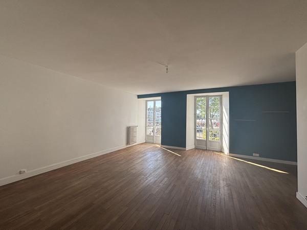 BEL APPARTEMENT DE TYPE 5/6 DE 122 M2 AVEC VUE SUR LE PORT ET GA , Vannes