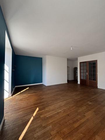 BEL APPARTEMENT DE TYPE 5/6 DE 122 M2 AVEC VUE SUR LE PORT ET GA , Vannes