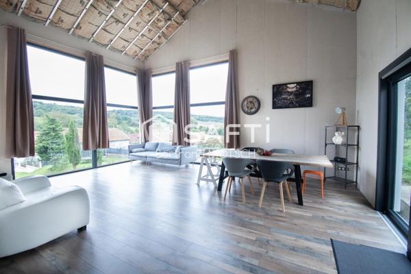 Maison neuve en cours de finition .