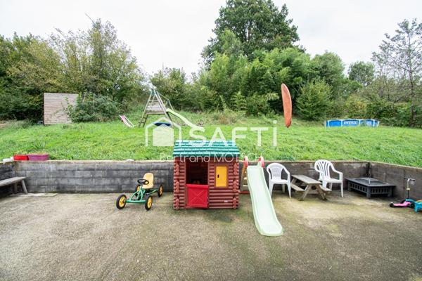 Maison neuve en cours de finition .