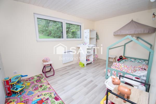 Maison neuve en cours de finition .