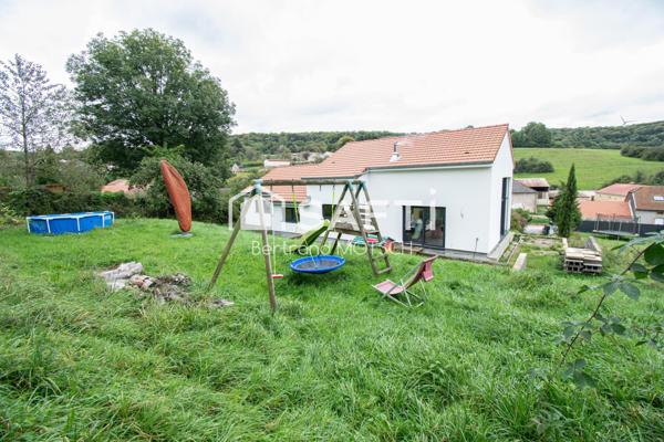 Maison neuve en cours de finition .