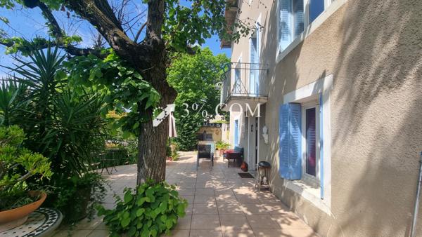 Maison 8 pièce(s) 4 chambre(s) 240 m²