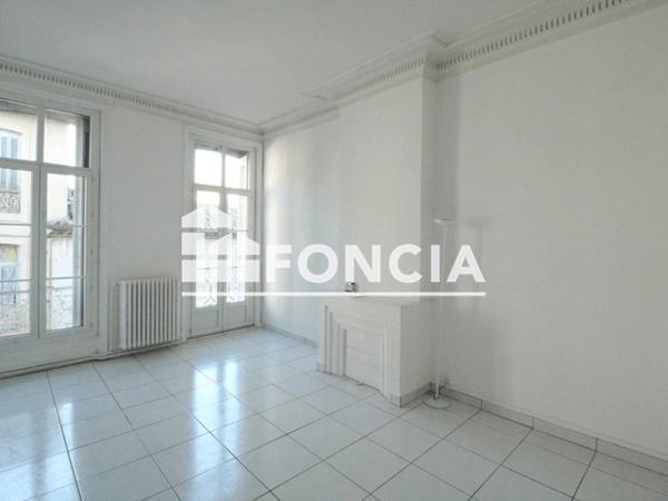 Location Appartement 4 pièces 89.81 m² - 19 RUE EMILE JAMAIS Nimes 30900