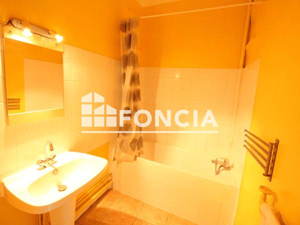 Location Appartement 4 pièces 89.81 m² - 19 RUE EMILE JAMAIS Nimes 30900