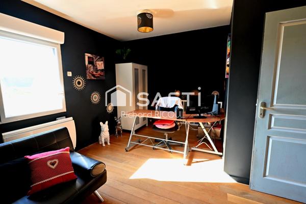 140m² au sol, 4 ch dont 1 suite au rdc. Studio 25m². Centre ville à pied