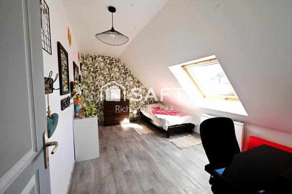 140m² au sol, 4 ch dont 1 suite au rdc. Studio 25m². Centre ville à pied