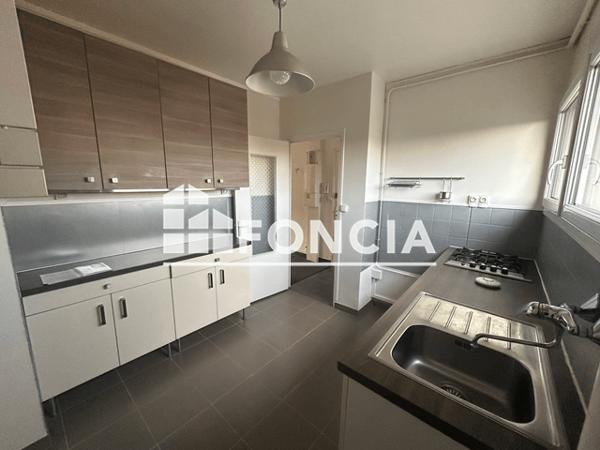 Location Appartement 3 pièces 73.19 m² - 41 RUE SAINT THIBAULT Dreux 28100