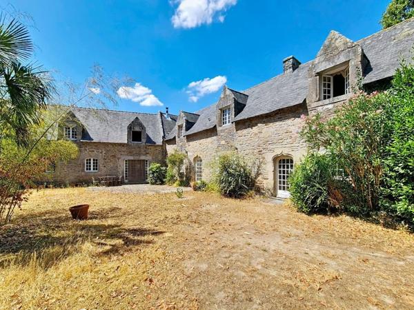 QUEVEN : Superbe propriété en pierre avec dépendance