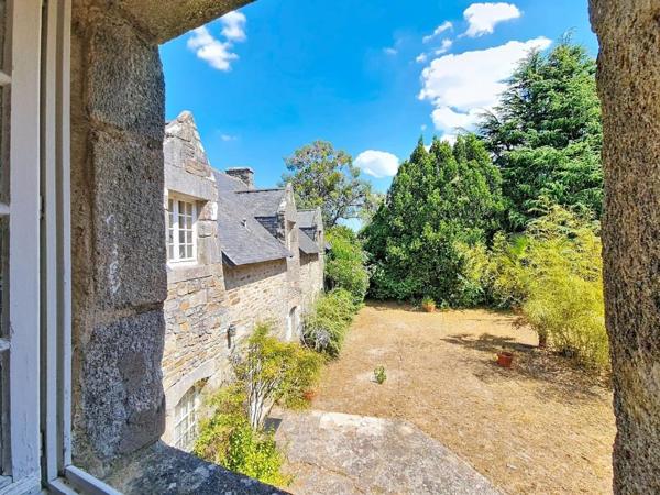 QUEVEN : Superbe propriété en pierre avec dépendance