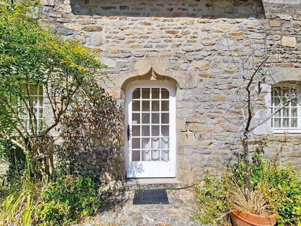 QUEVEN : Superbe propriété en pierre avec dépendance