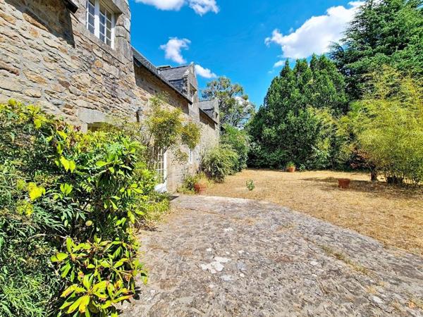 QUEVEN : Superbe propriété en pierre avec dépendance