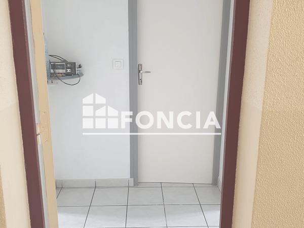 Location Appartement 2 pièces 35 m² - 28 RUE EMILE ZOLA Vrigne Aux Bois 08330