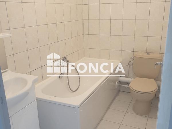 Location Appartement 2 pièces 35 m² - 28 RUE EMILE ZOLA Vrigne Aux Bois 08330