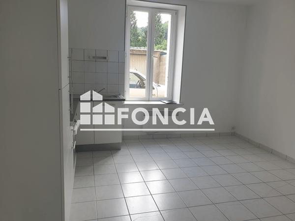 Location Appartement 2 pièces 35 m² - 28 RUE EMILE ZOLA Vrigne Aux Bois 08330