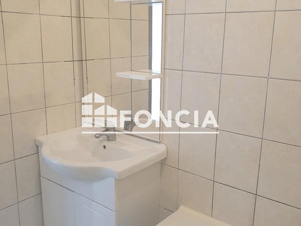 Location Appartement 2 pièces 35 m² - 28 RUE EMILE ZOLA Vrigne Aux Bois 08330