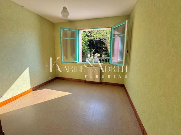 PAVILLON 4 CHAMBRES AVEC GARAGE ET DÉPENDANCES