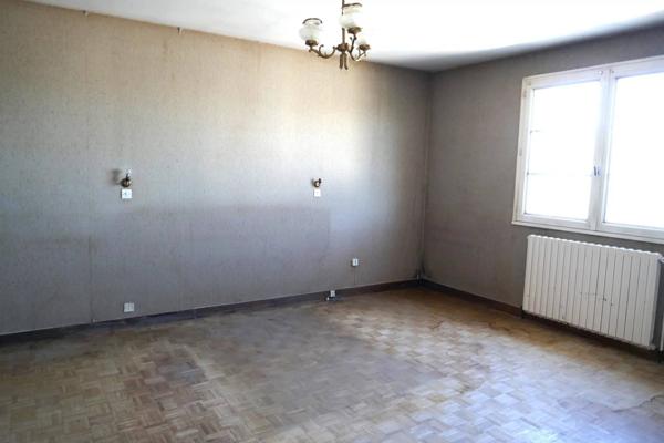 Sur 6400m² de terrain : 2 maisons à rénover !