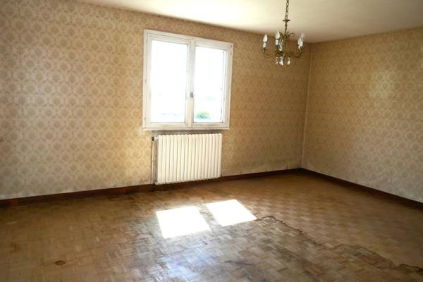 Sur 6400m² de terrain : 2 maisons à rénover !