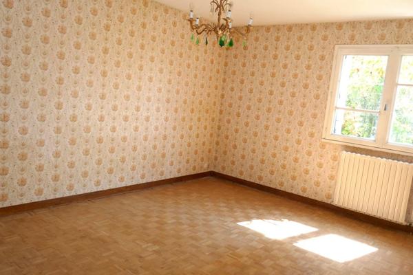 Sur 6400m² de terrain : 2 maisons à rénover !