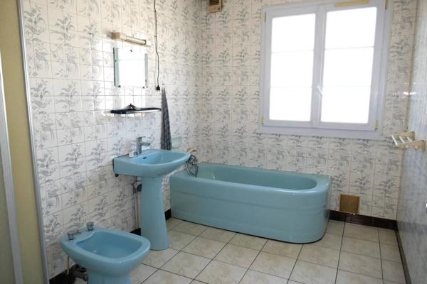 Sur 6400m² de terrain : 2 maisons à rénover !