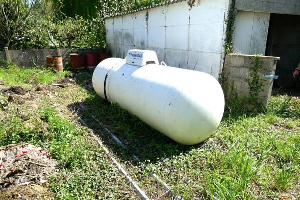 Sur 6400m² de terrain : 2 maisons à rénover !