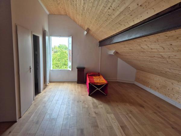 Belle maison des années 30 rénovée en hyper-centre – Lumineuse, charme de l’ancien, jardin et garage