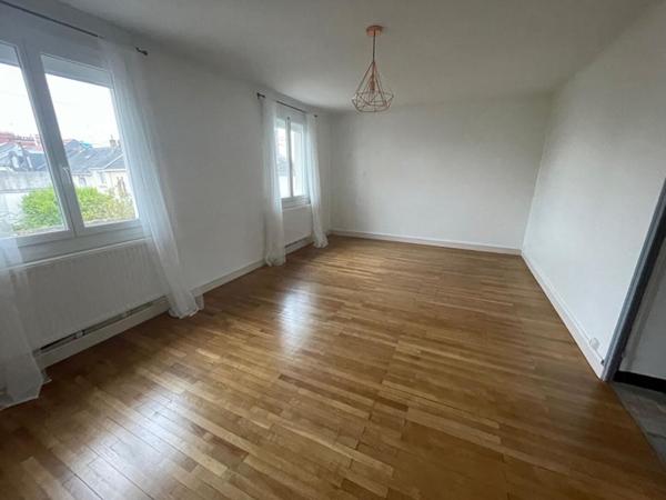 Petit Immeuble de 138 m²- 2 appartements avec caves et garages fermés - Toutes Aides