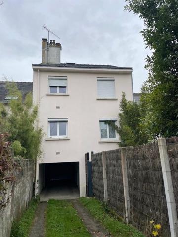 Petit Immeuble de 138 m²- 2 appartements avec caves et garages fermés - Toutes Aides