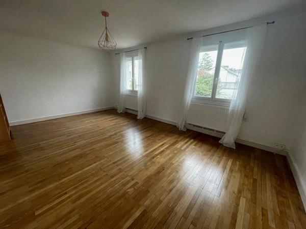 Petit Immeuble de 138 m²- 2 appartements avec caves et garages fermés - Toutes Aides