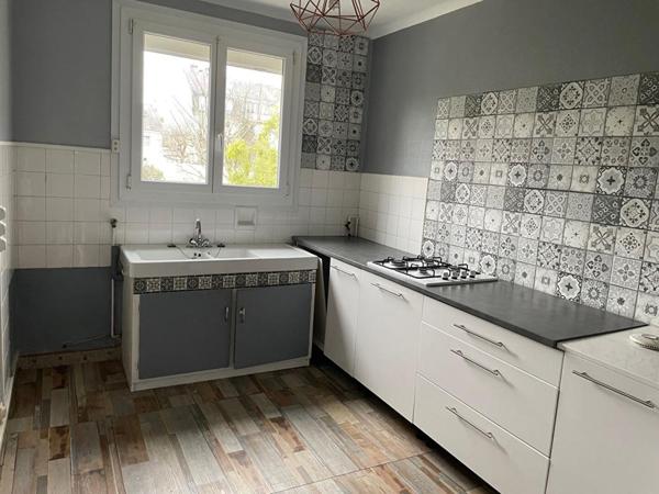 Petit Immeuble de 138 m²- 2 appartements avec caves et garages fermés - Toutes Aides