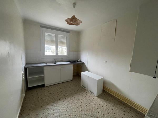 Petit Immeuble de 138 m²- 2 appartements avec caves et garages fermés - Toutes Aides