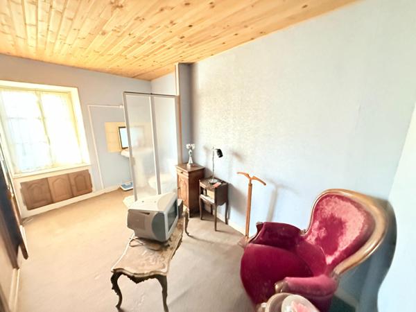 Maison de village à rénover – Crémeaux