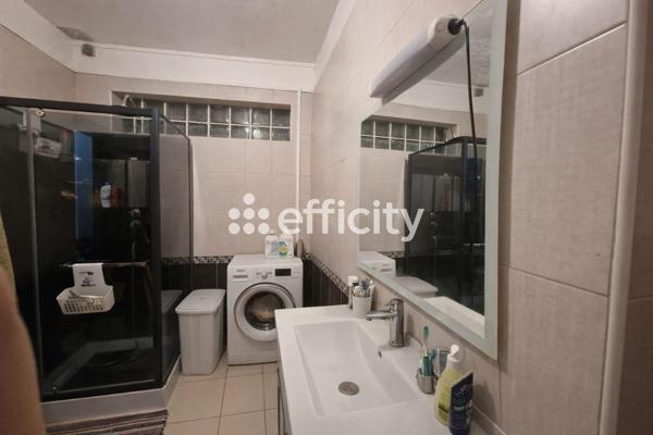 Appartement
         3 pièces
        - 70 m² 215 000 € *