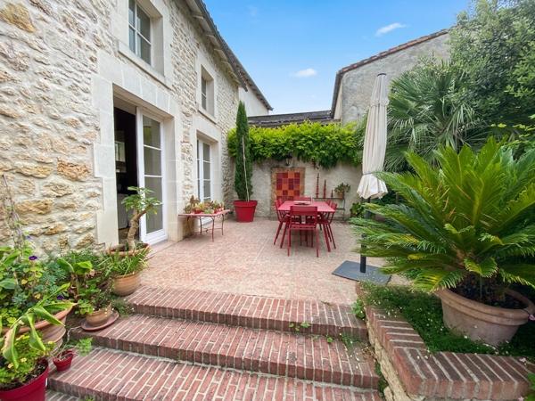 Propriété de charme à deux pas des quais de Bourg-Charente