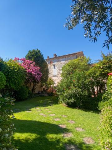 Propriété de charme à deux pas des quais de Bourg-Charente