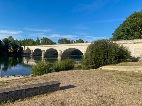 Propriété de charme à deux pas des quais de Bourg-Charente