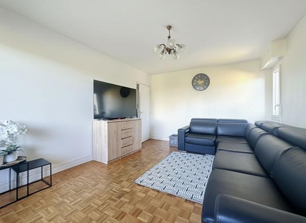 Appartement 3 pièces de 62 m² avec terrasses et box  Antony, quartier Pajeaud