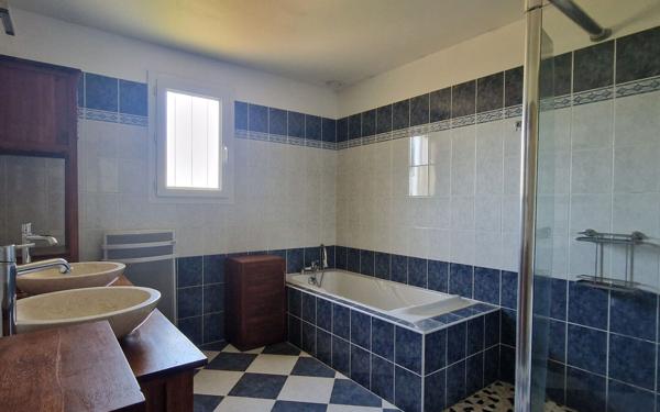 Maison à vendre    4 pièces •  Boucé