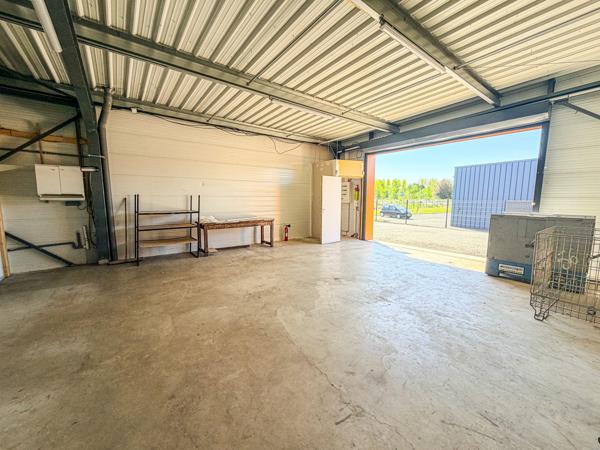 Cavignac Zone Artisanale Local Commercial avec parking et Réserve (383 m2)