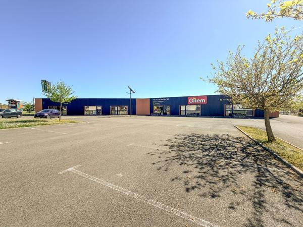 Cavignac Zone Artisanale Local Commercial avec parking et Réserve (383 m2)