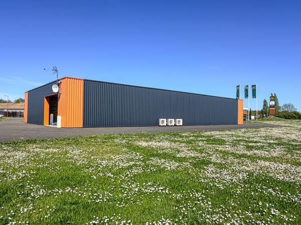 Cavignac Zone Artisanale Local Commercial avec parking et Réserve (383 m2)