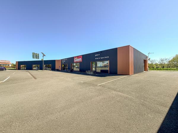 Cavignac Zone Artisanale Local Commercial avec parking et Réserve (383 m2)